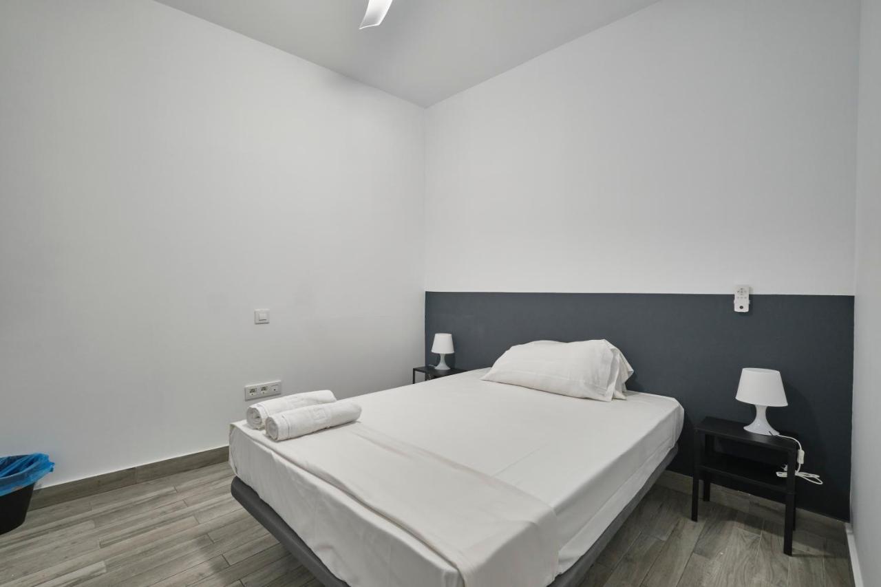 Nunez De Arce Habitaciones มาดริด ภายนอก รูปภาพ