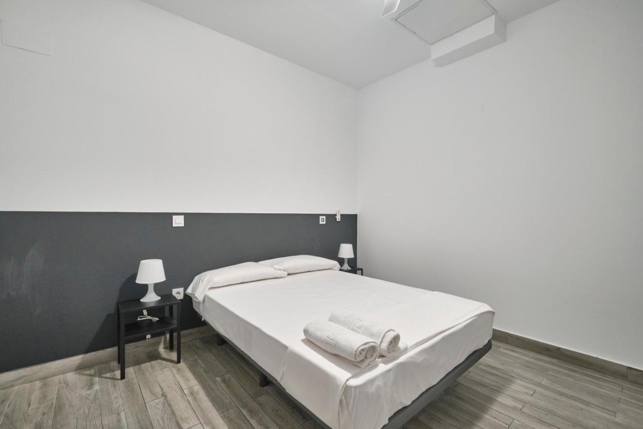 Nunez De Arce Habitaciones มาดริด ภายนอก รูปภาพ