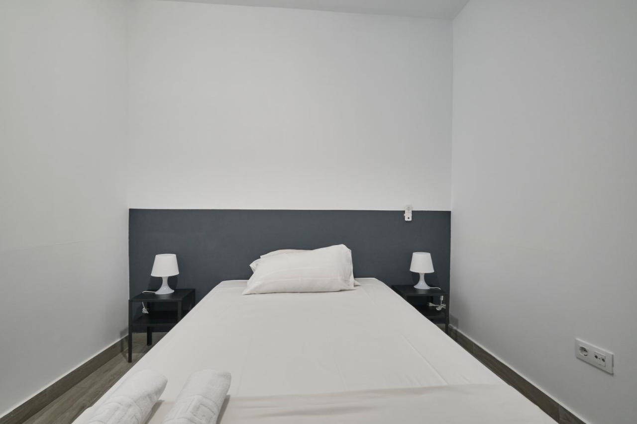 Nunez De Arce Habitaciones มาดริด ภายนอก รูปภาพ