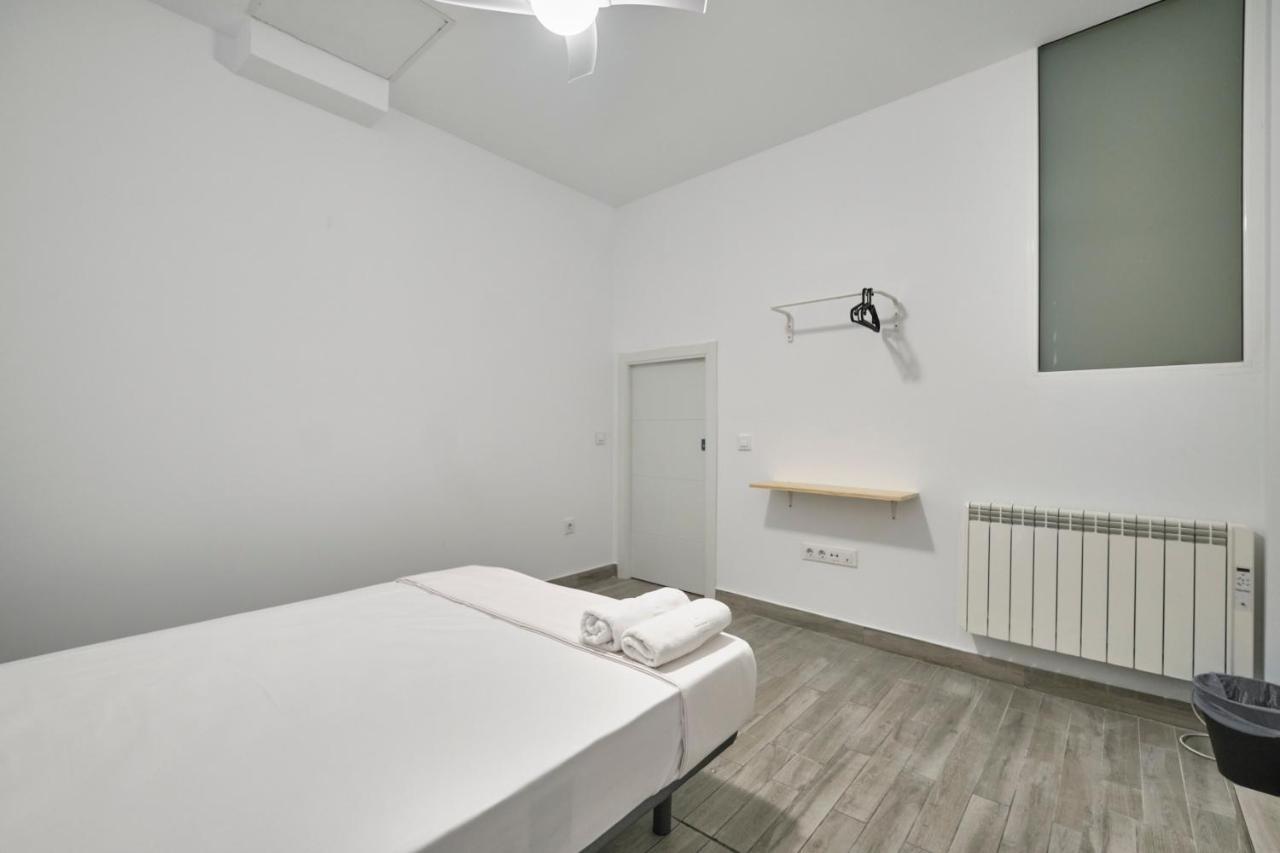 Nunez De Arce Habitaciones มาดริด ภายนอก รูปภาพ