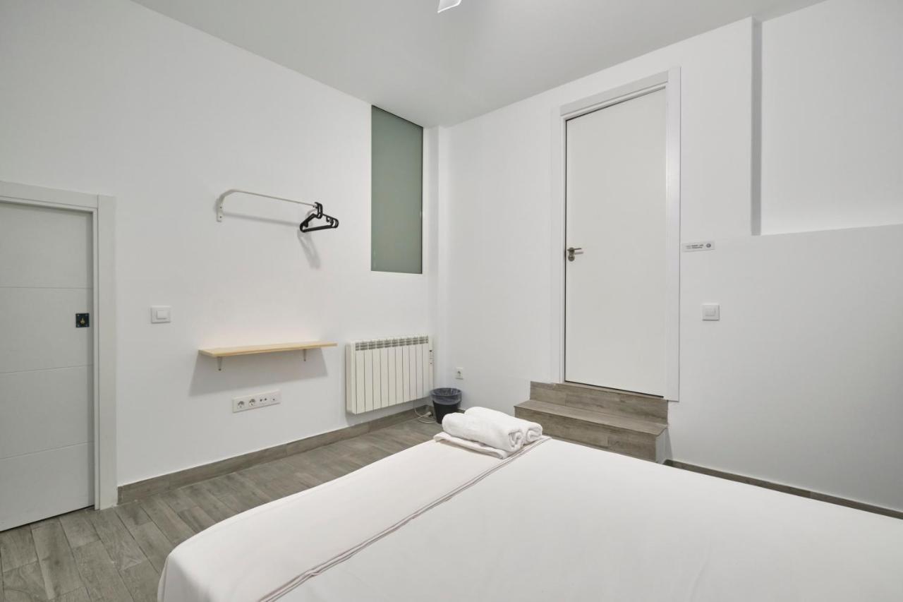 Nunez De Arce Habitaciones มาดริด ภายนอก รูปภาพ