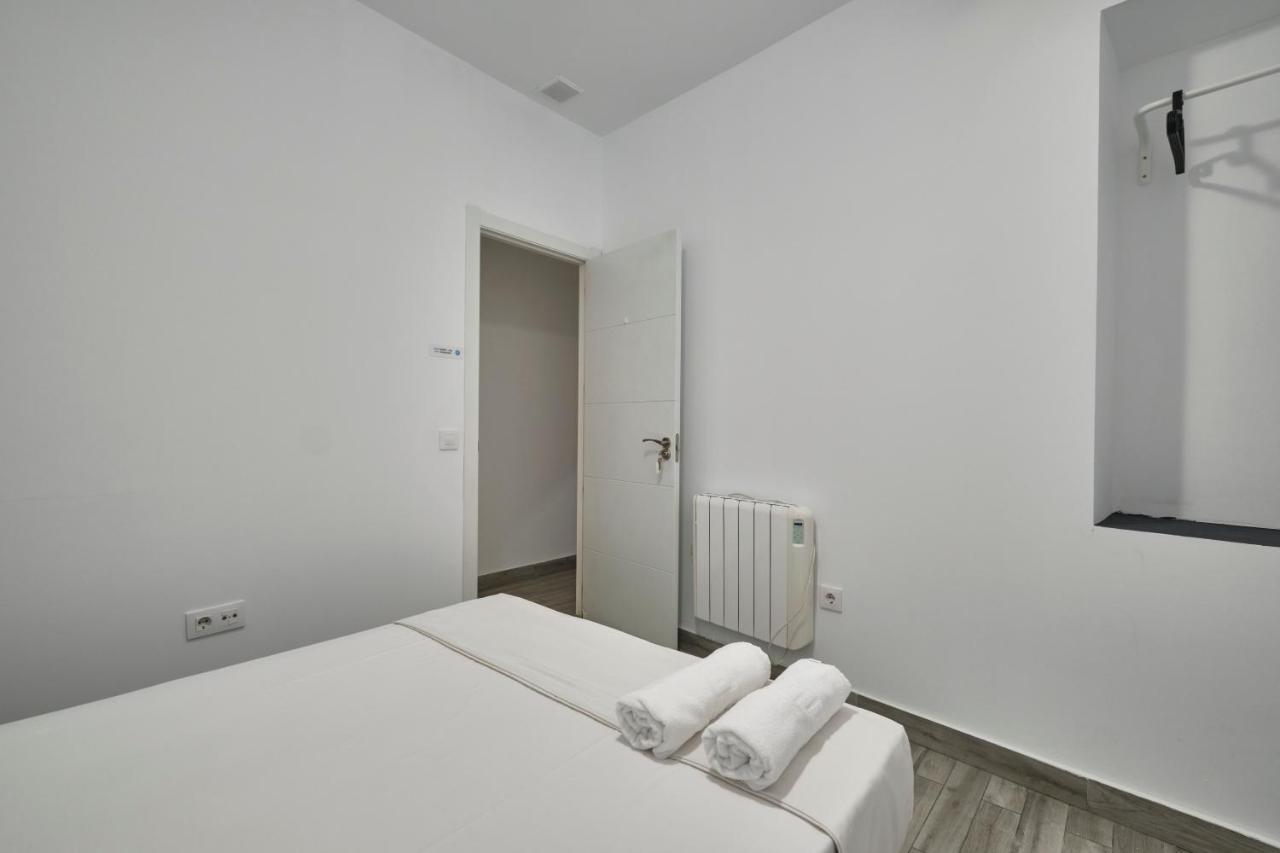 Nunez De Arce Habitaciones มาดริด ภายนอก รูปภาพ