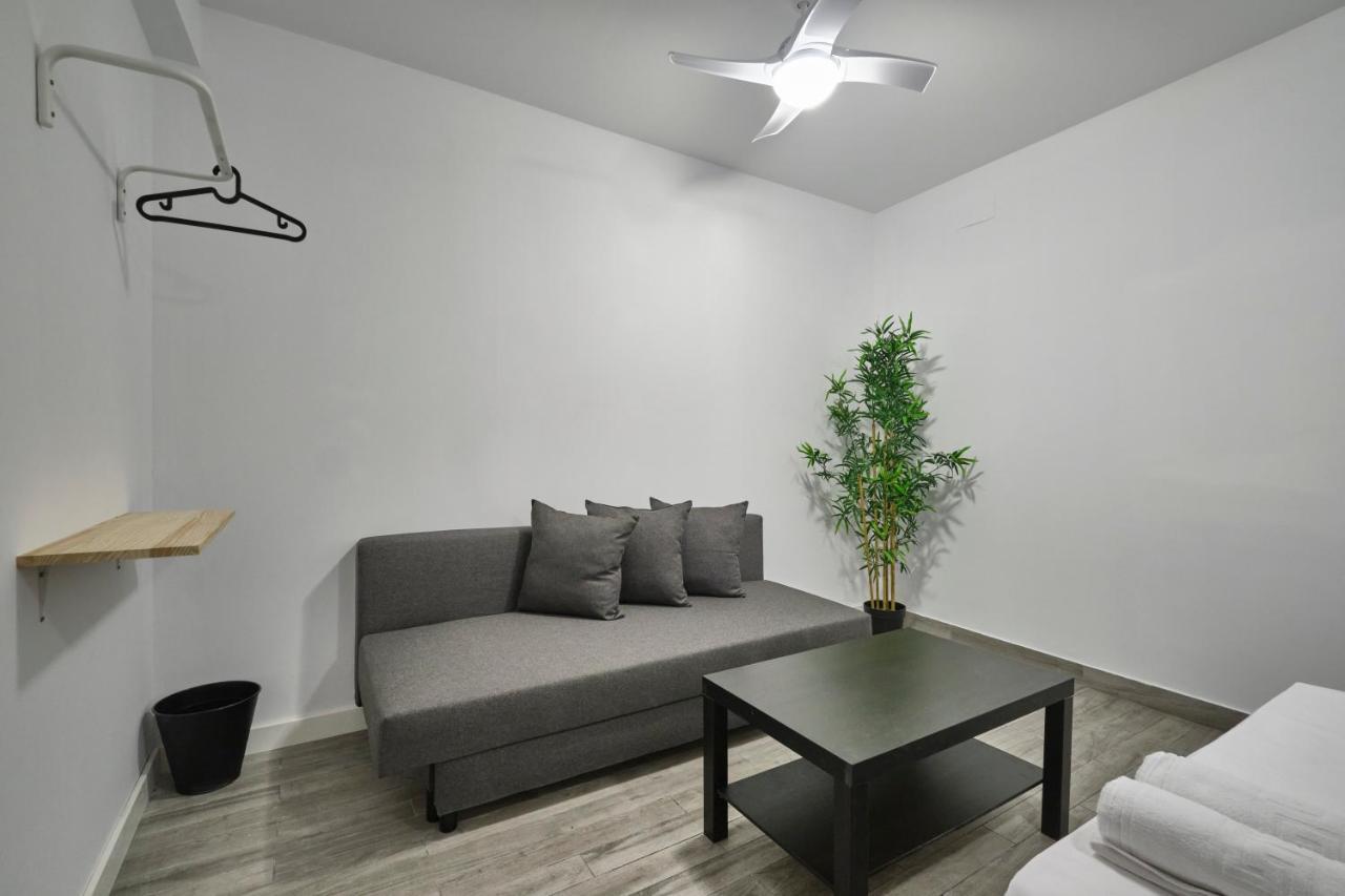 Nunez De Arce Habitaciones มาดริด ภายนอก รูปภาพ