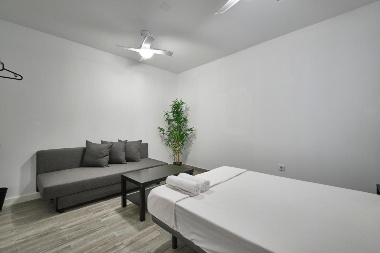 Nunez De Arce Habitaciones มาดริด ภายนอก รูปภาพ